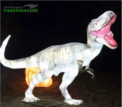 주문을 받아서 만들어진 실물 크기 공룡 손전등